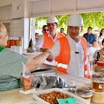1000289945